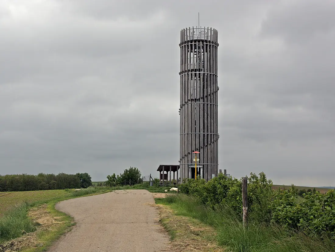 Akátová věž květen 2013 2