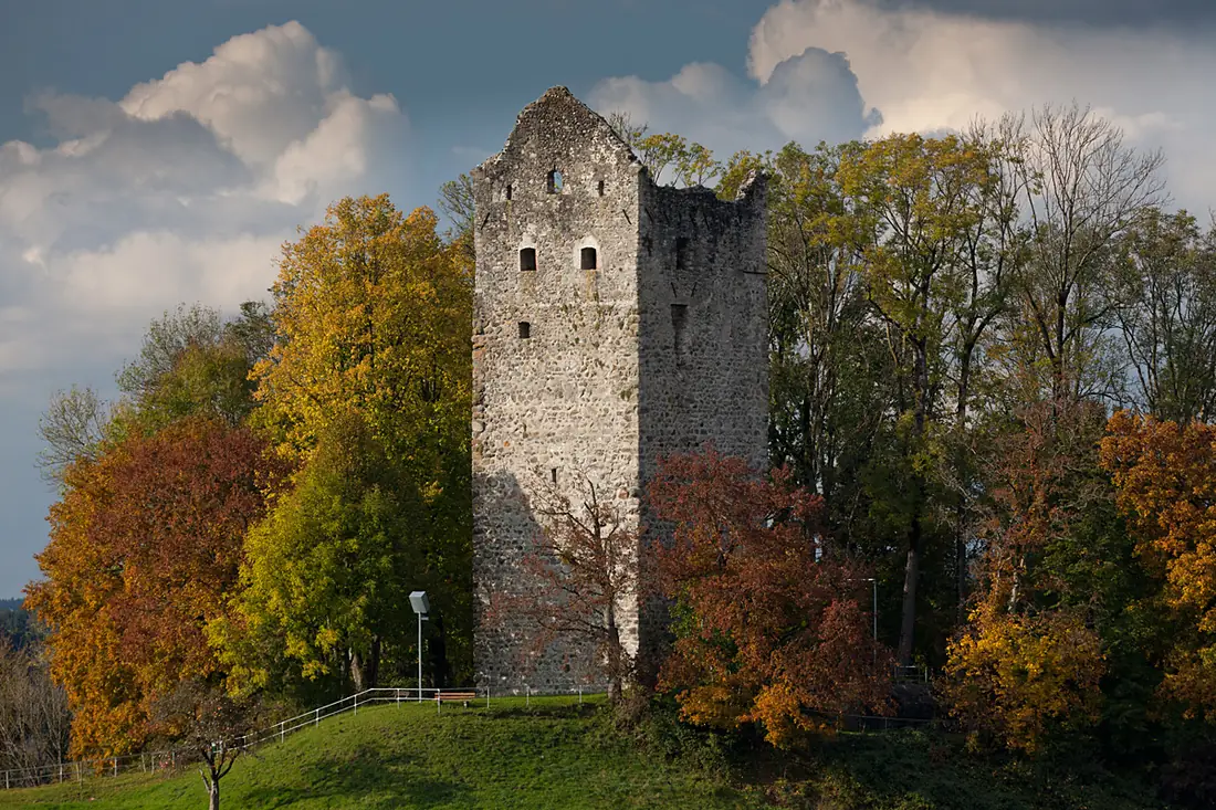 Burgruine-in-D-88239-Wangen-Neuravensburg