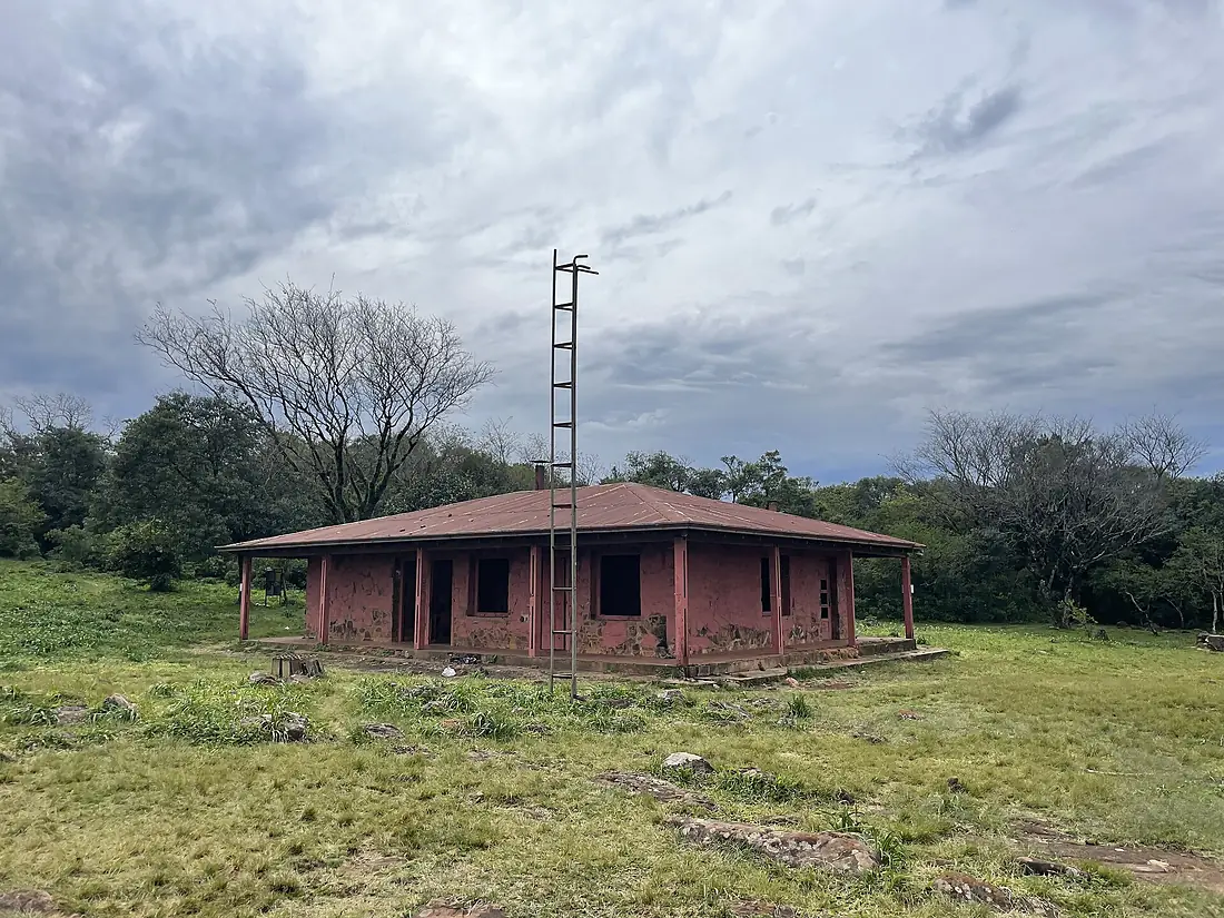 Abandoned building on Cerro Tres Kandú