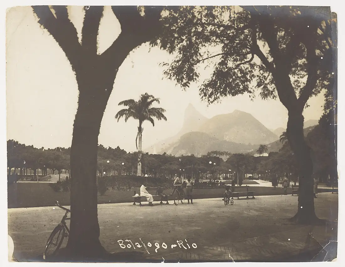 Botafogo com o Morro do Corcovado ao fundo (014AM003005)