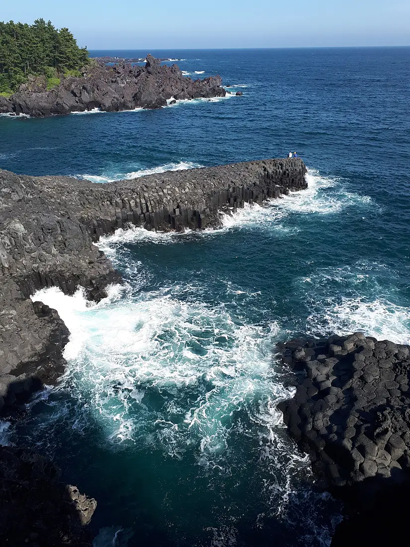 Daepo Jusangjeolli Cliff