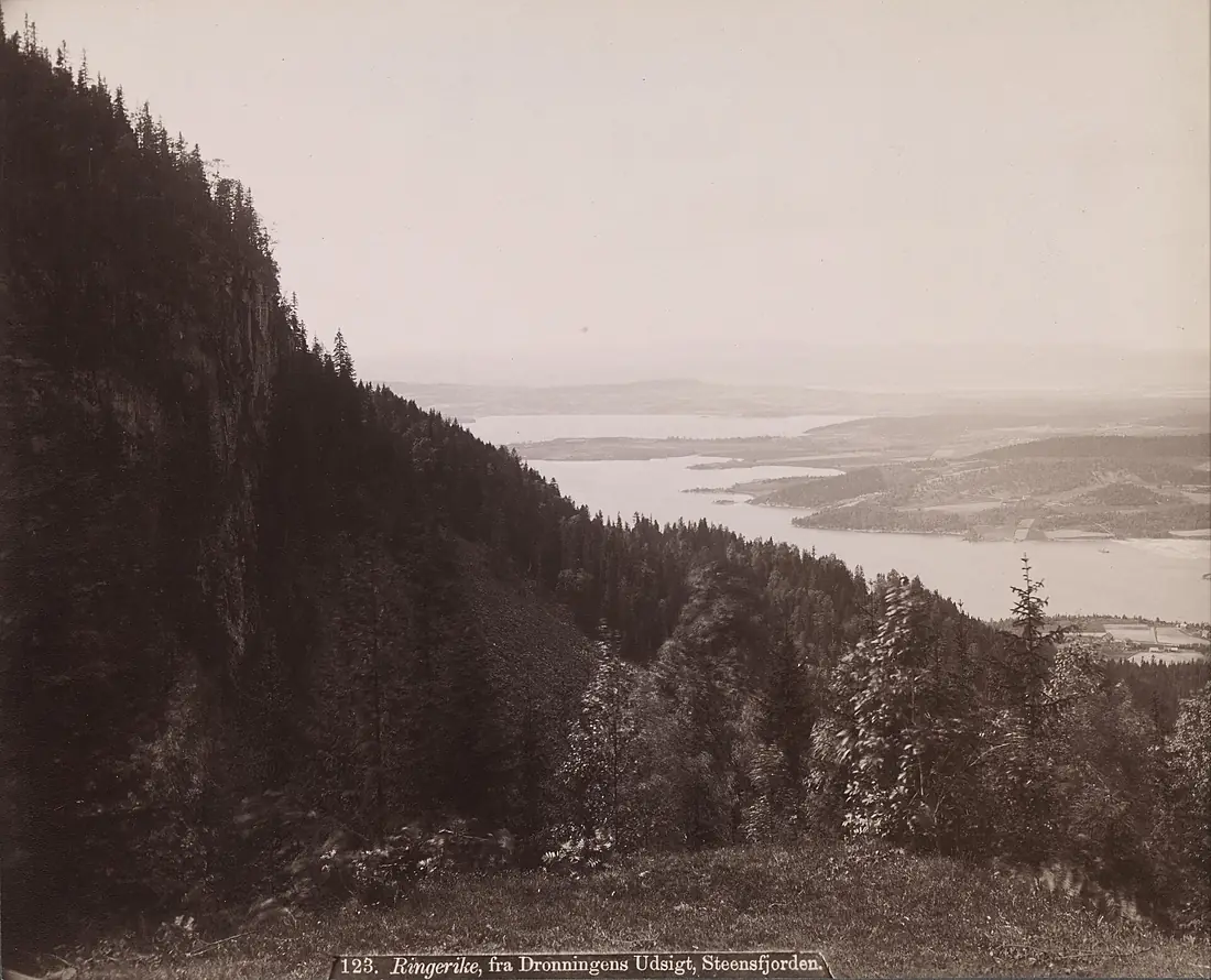 123. Ringerike, fra Dronningens Udsigt, Steensfjorden panorama del I - NB bldsa AL0123