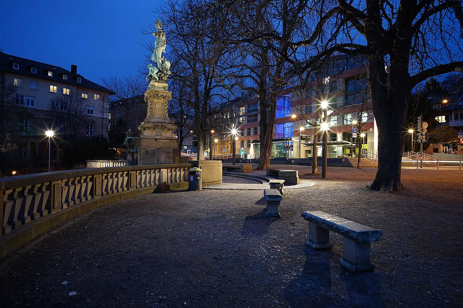 Stuttgart - Mitte - Eugensplatz mit Galatea-Brunnen in der Blauen Stunde 1