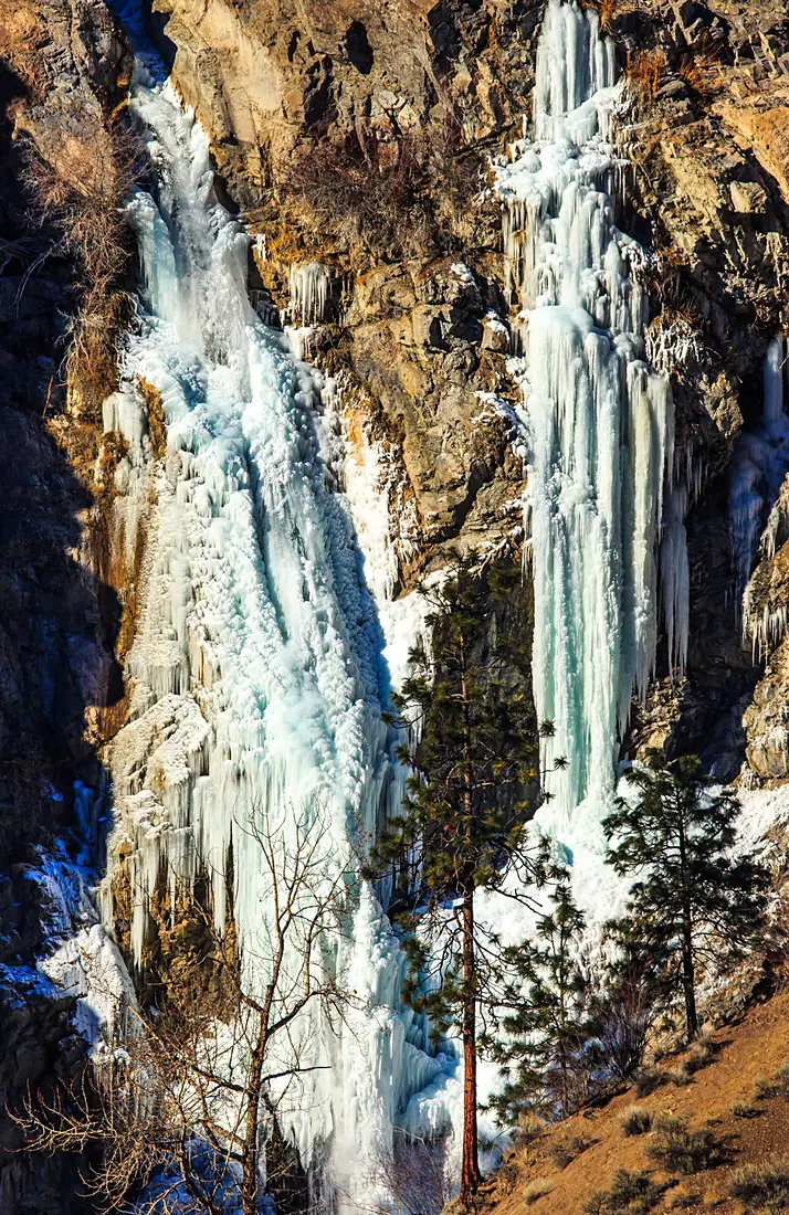Winter sights around Spences Bridge in the Fraser Canyon - frozen waterfalls - anyone for some ice climbing?? (15864484845)