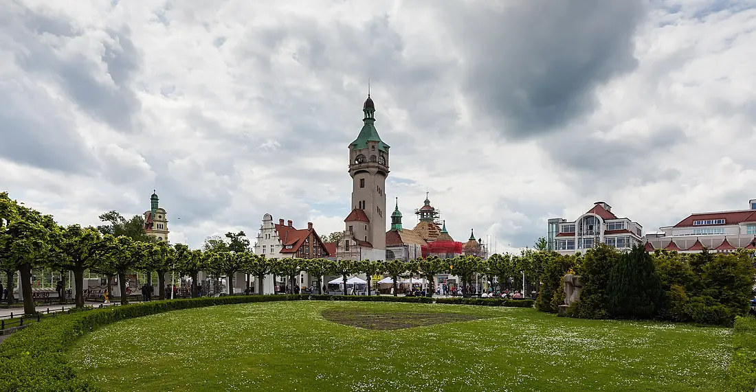Faro, Plaza Zdrojowy, Sopot, Polonia, 2013-05-22, DD 01
