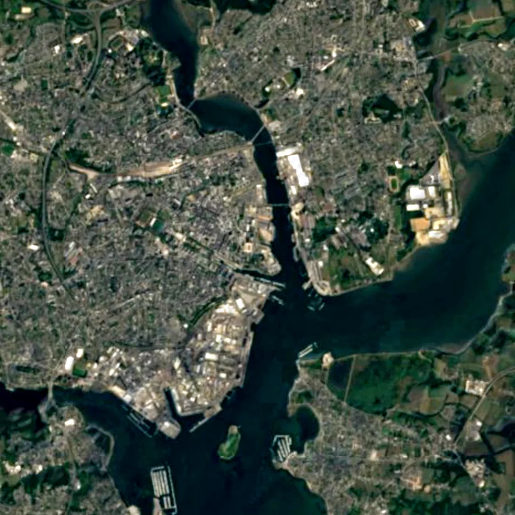 Lorient (La Perrière) lighthouse seen from above (Sentinel-2)