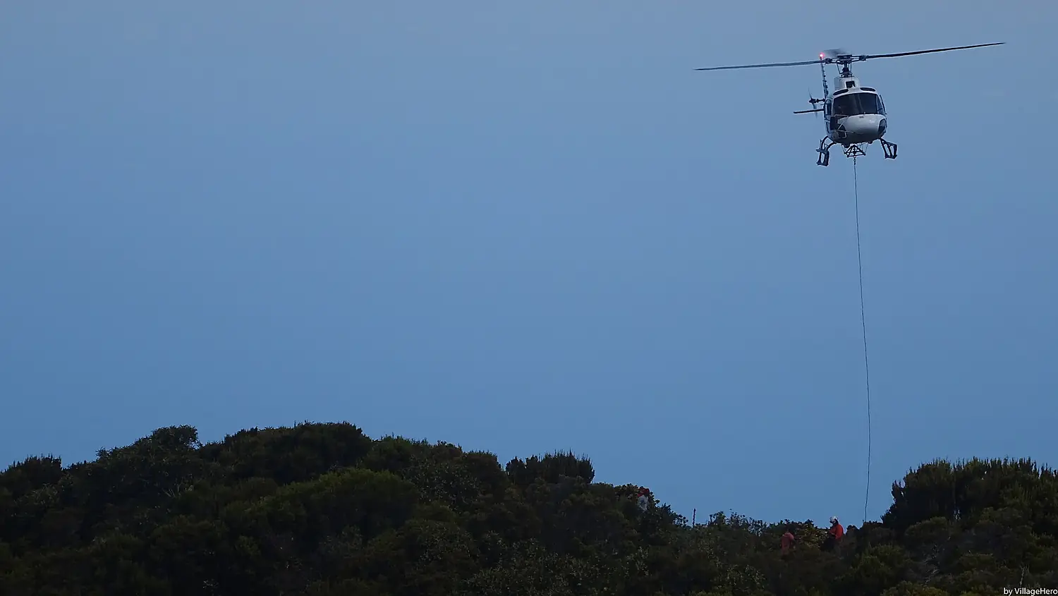 Helicopter near Maïdo 1 (30745281403)
