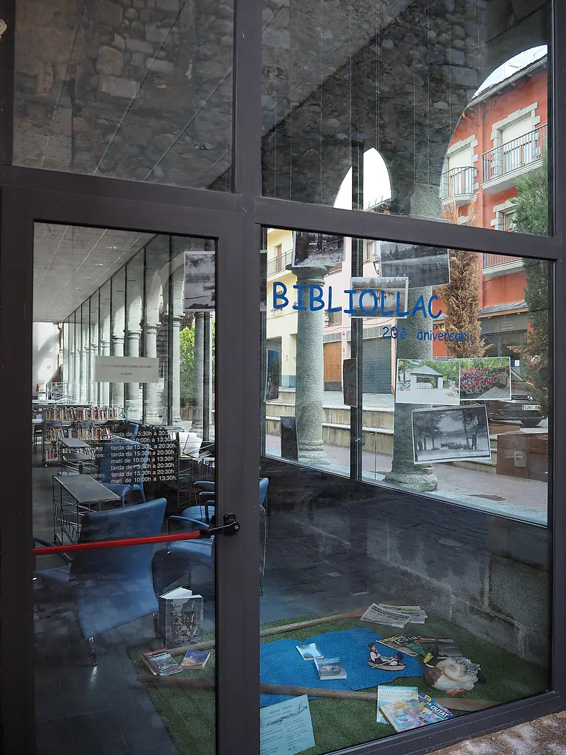 Biblioteca Comtat de Cerdanya (20544512440)