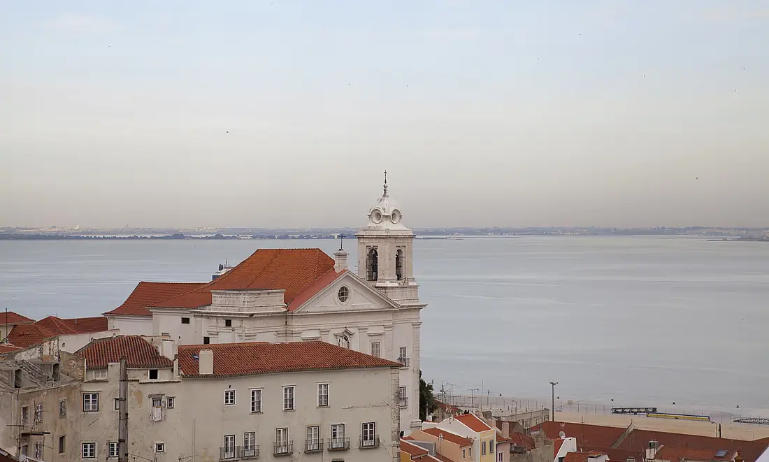 Vistas de Lisboa desde el Mirador de Santa Luzia, Portugal, 2012-05-12, DD 01