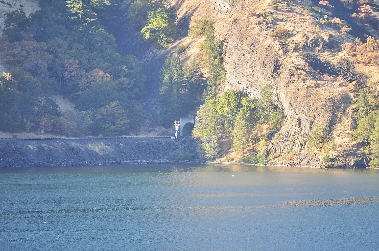 Looking across Columbia River from Mitchell Point Overlook 01