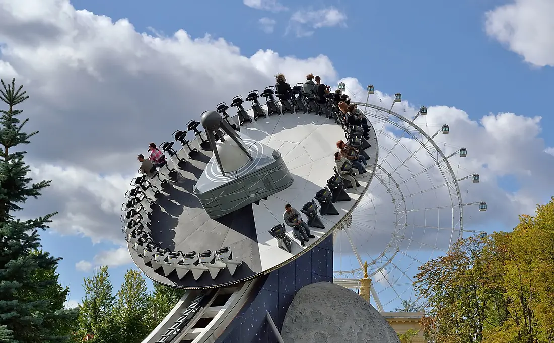 Lunar Express – Disk'O Coaster ride at VDNKh in Moscow 1