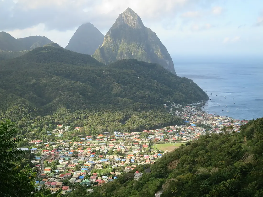 Soufrière (40839745062)