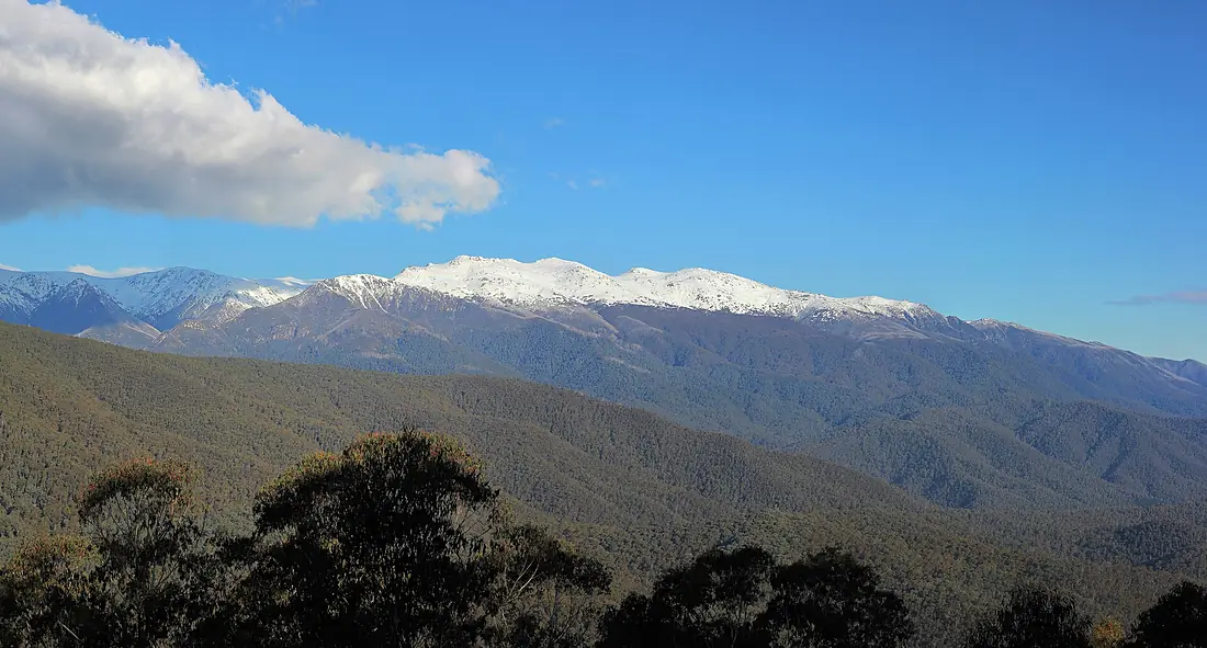 Kosciuszko main range from Scammel Spur Lookout (cropped)