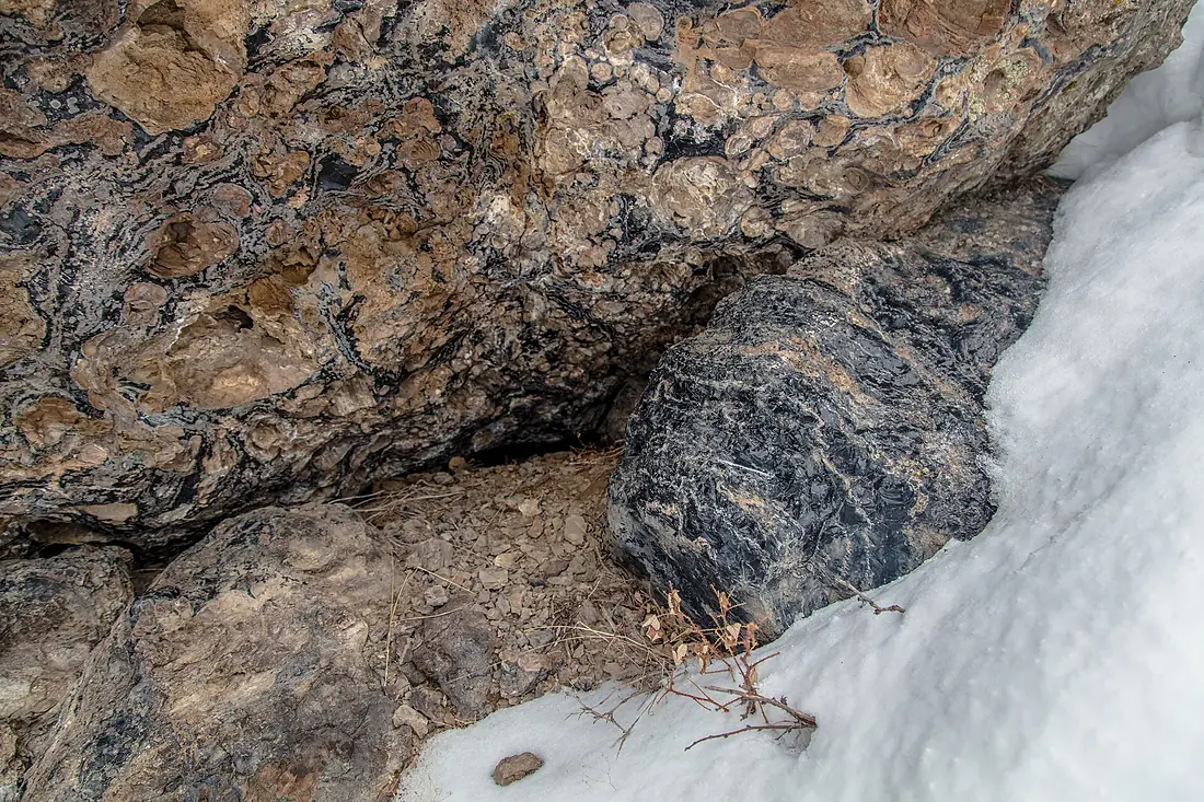 Details of Obsidian Cliff (4e5e0304-45e9-446e-ae01-71dbdb294187)