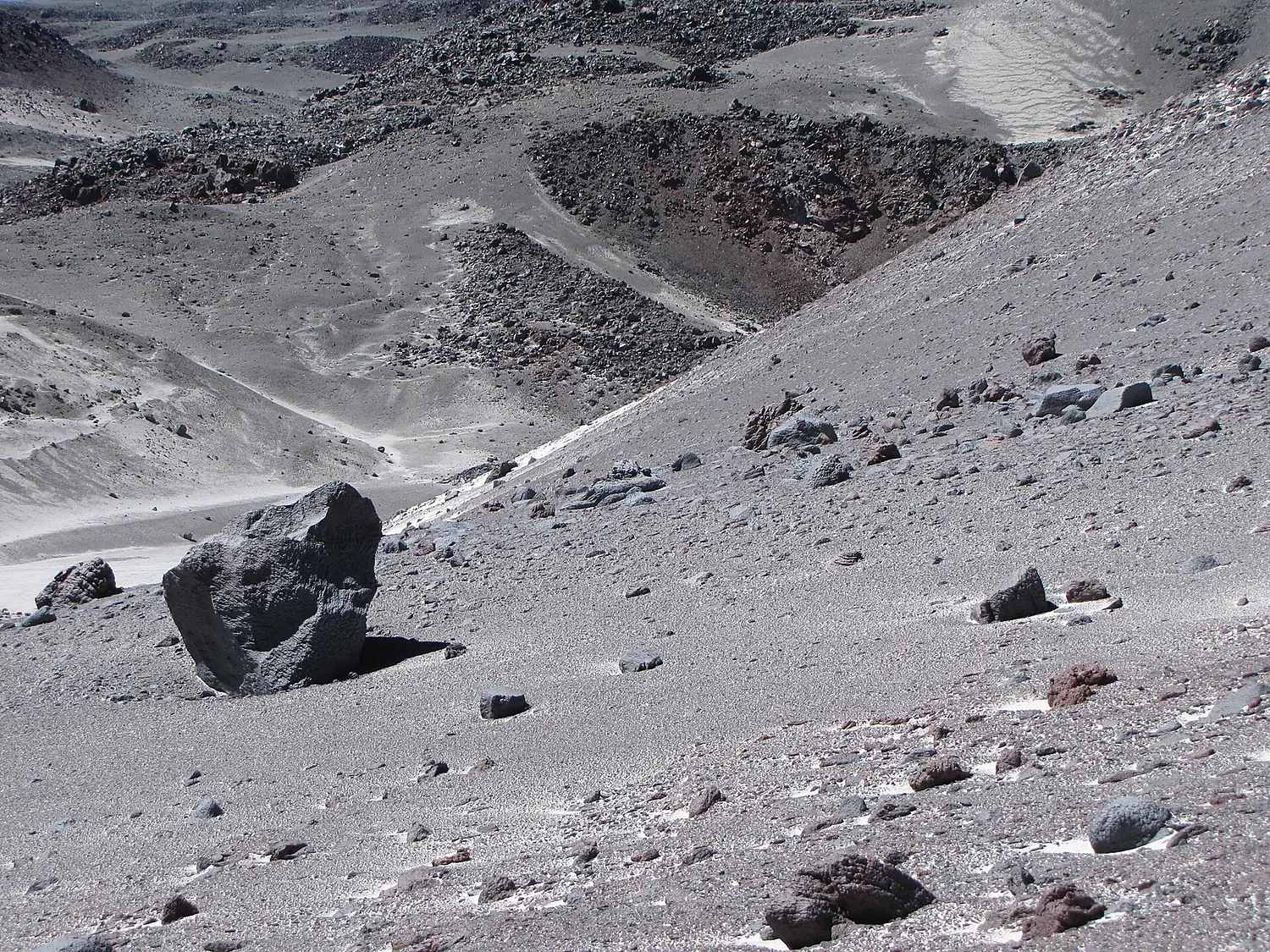Boulders on Ojos del Salado (4320255611)