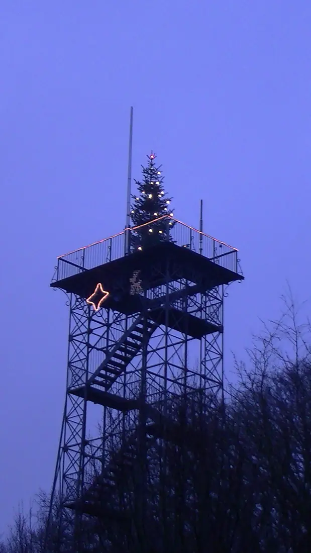 Parnassturm weihnachtlich geschmückt - panoramio