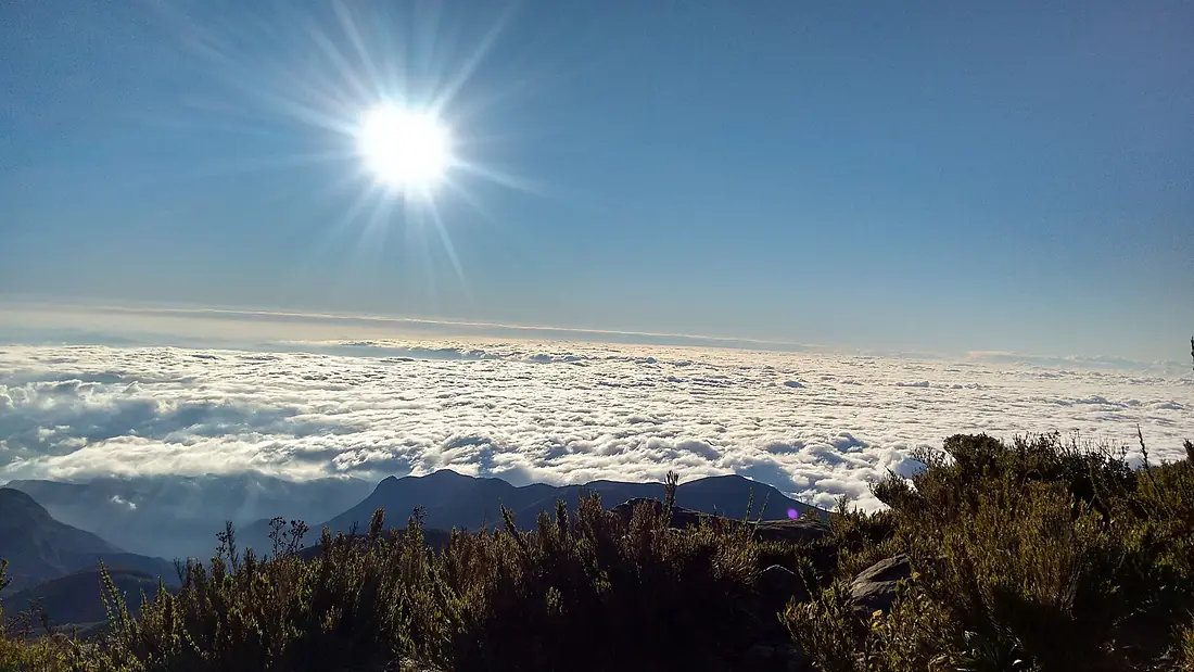 Acima das nuvens no Pico da bandeira