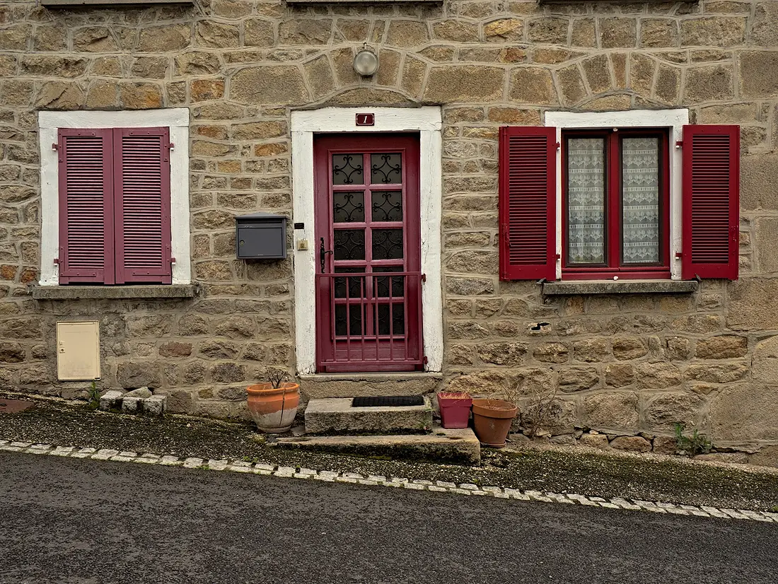 1 place de l'église à Job