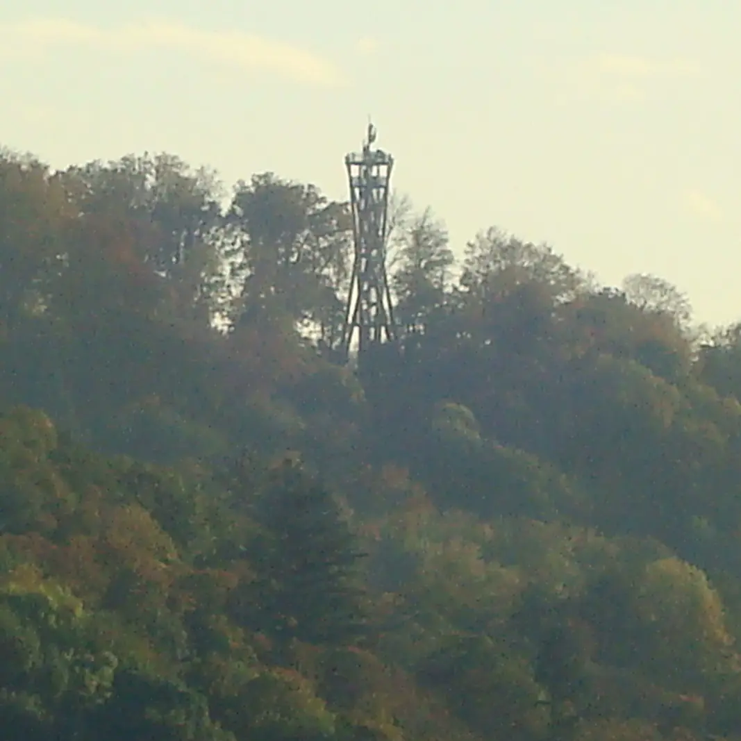 Freiburg Schlossbergturm von Eichhalde Oktober 2009