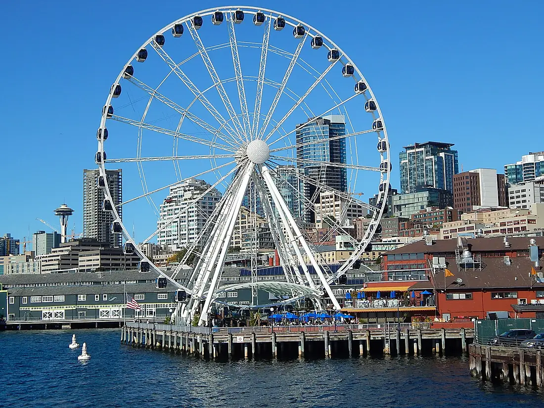 Seattle Great Wheel ferris wheel seen from Argosy cruise