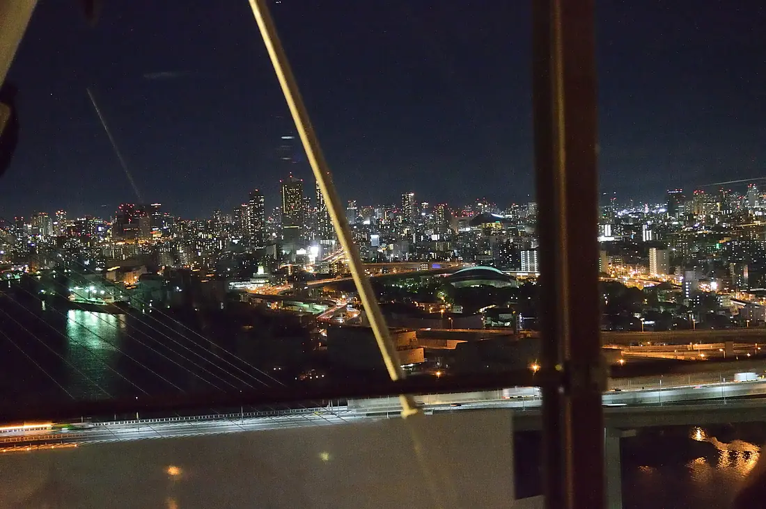 Night-time view from Tempozan Ferris Wheel to Osaka