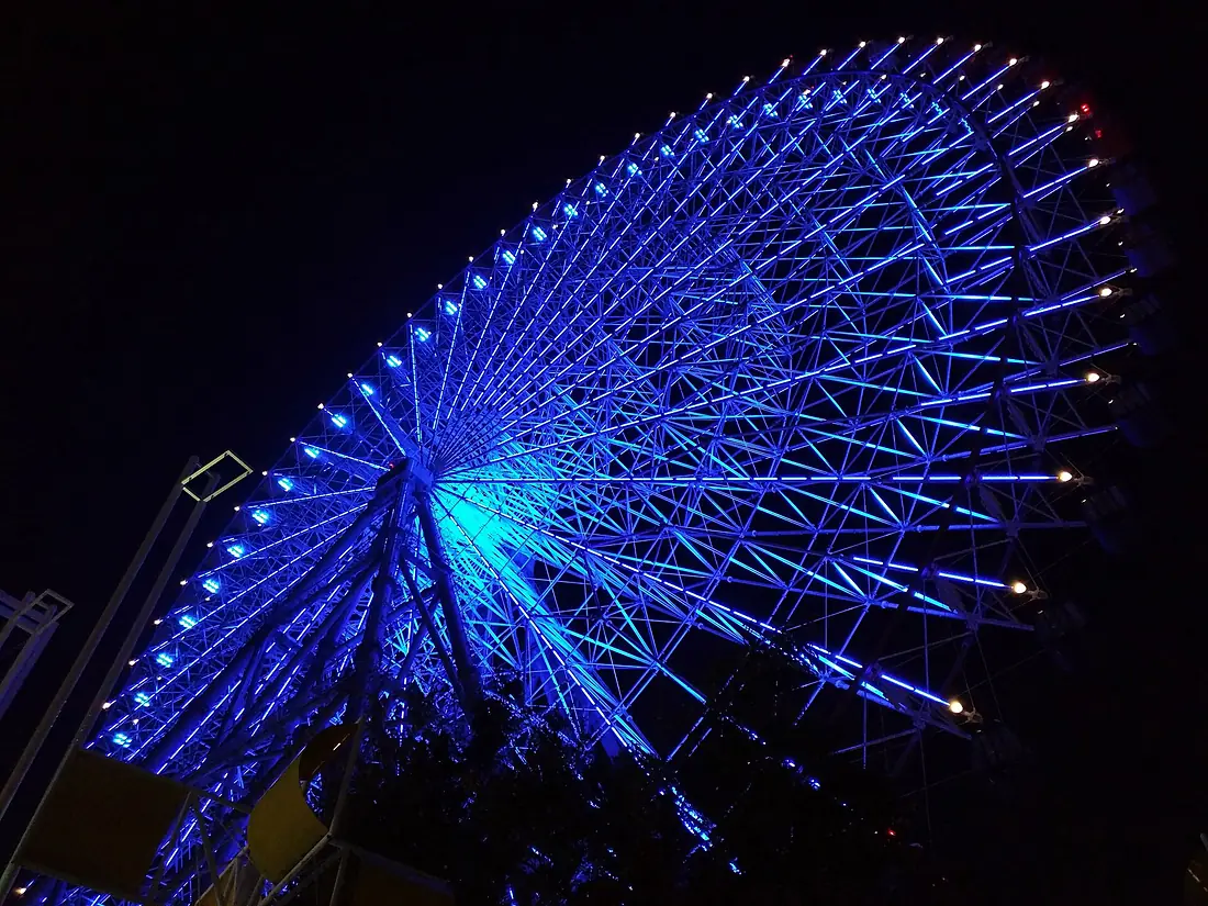 We went up in the Tempozan Ferris Wheel -osaka -japan (21813177653)