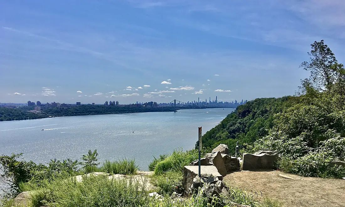 Rockefeller Overlook, Palisades Interstate Parkway, Englewood Cliffs, New Jersey - 20200907 - 02