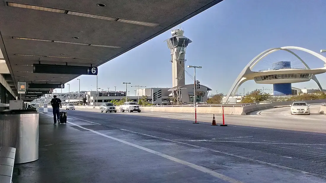 Terminal, Traveler, Tower, Theme Building - panoramio