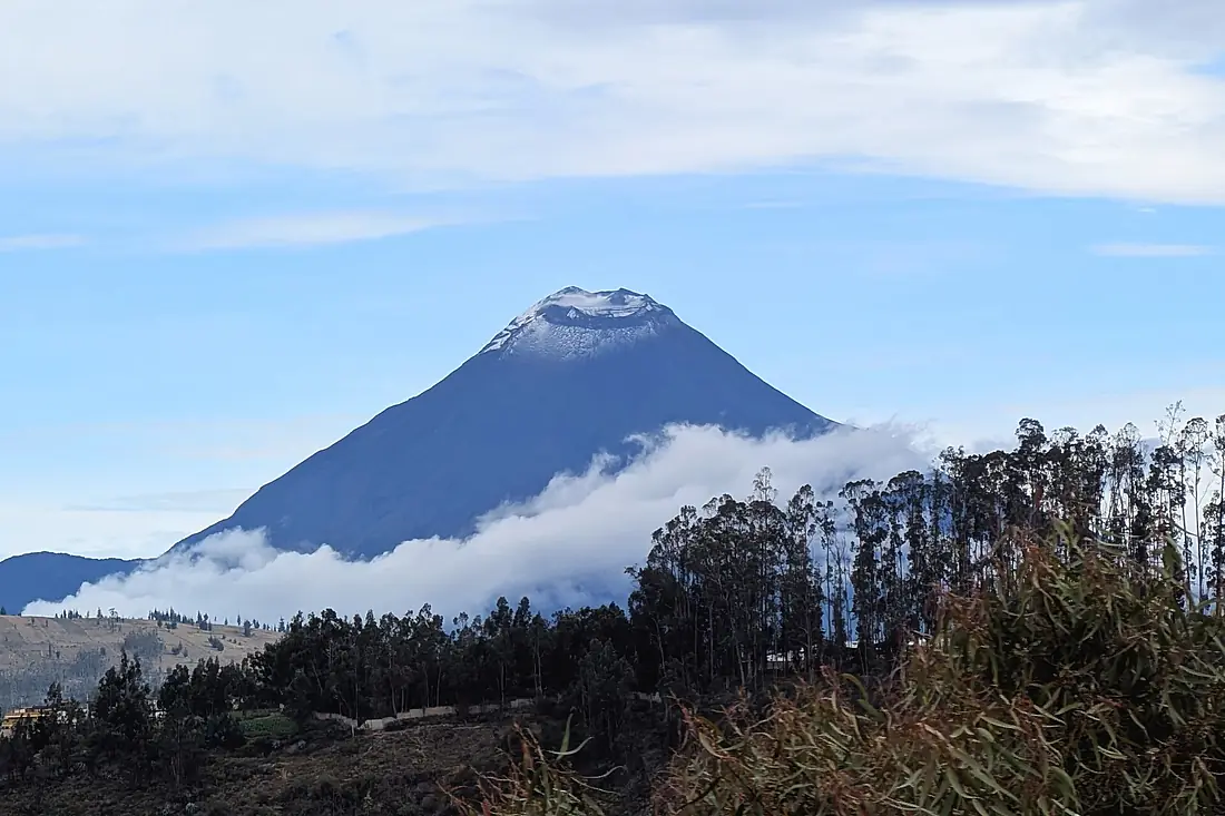 Volcán Tungurahua desde el mirador de la calle Camino del Rey, Ambato