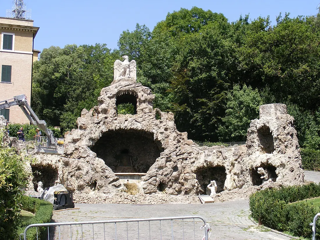 Gardens in Vatican City - Fontana dell'Aquilone