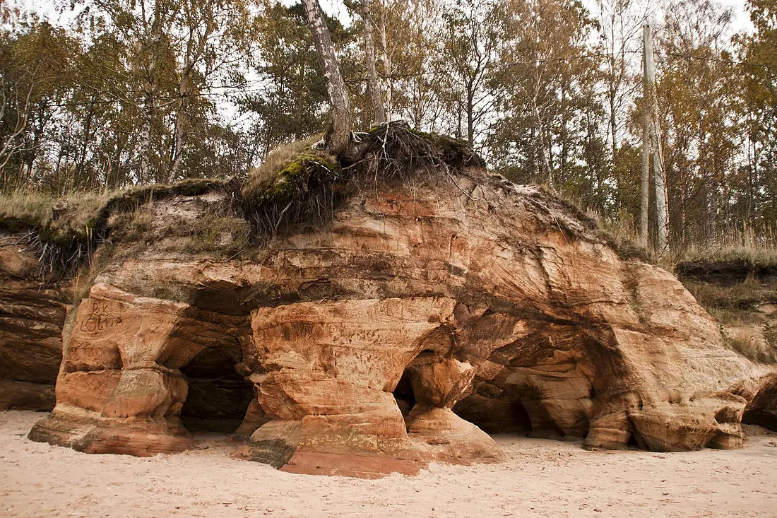 Red cliff - panoramio (1)