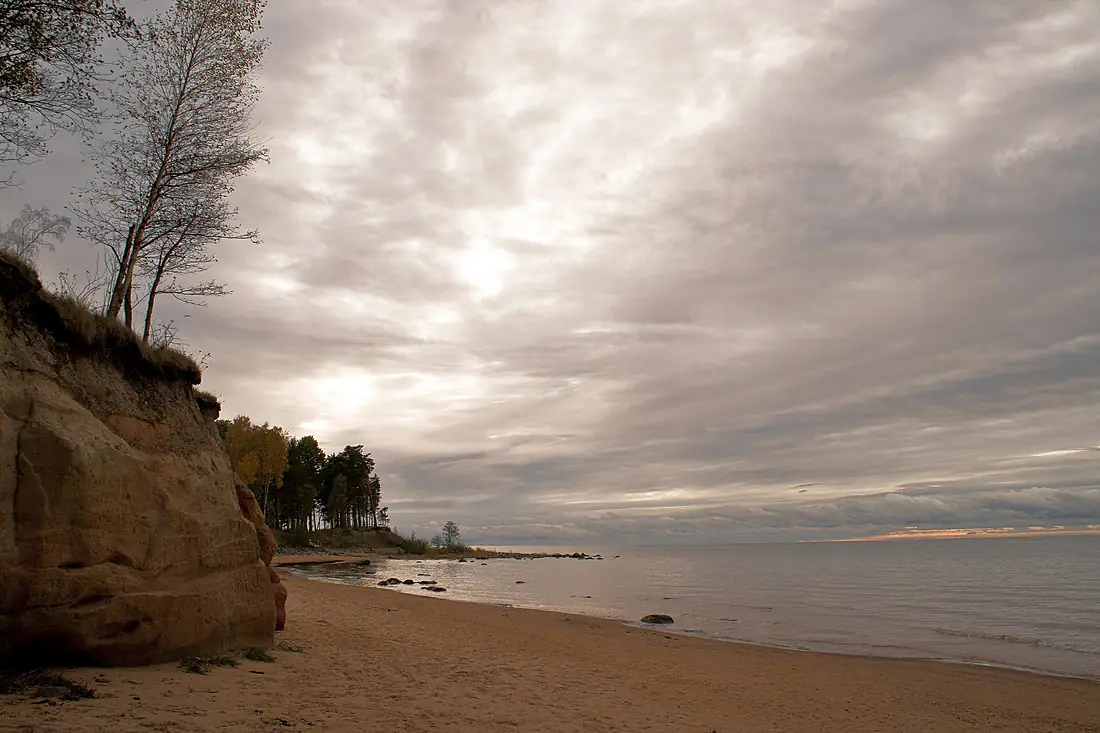 Red cliff - panoramio (2)