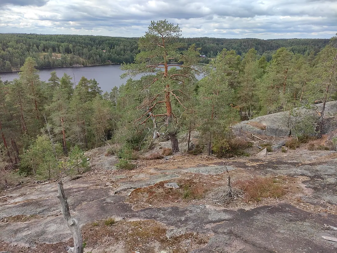 Vyhlídka, oranžová okružní trasa (Maahisenkierros), Solvalla, Espoo, Finsko 01